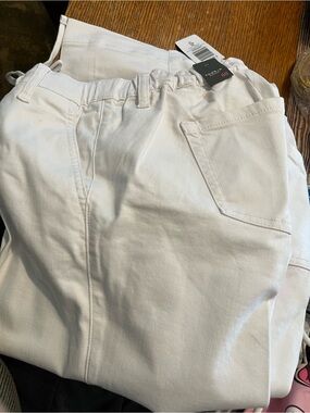 torrid White Ankle Cropped Pants